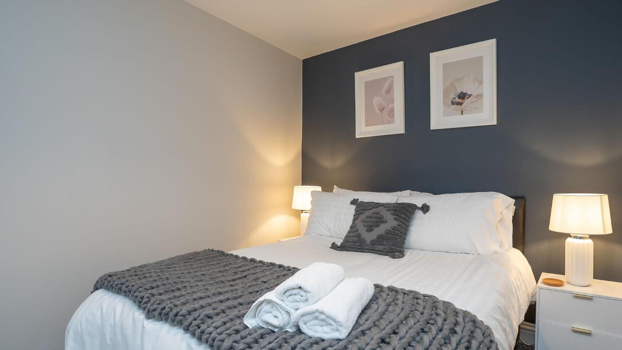 2 Bdr & 1 Bdr Apartments At Queens Uni By Belfast City Breaks Oda fotoğraf