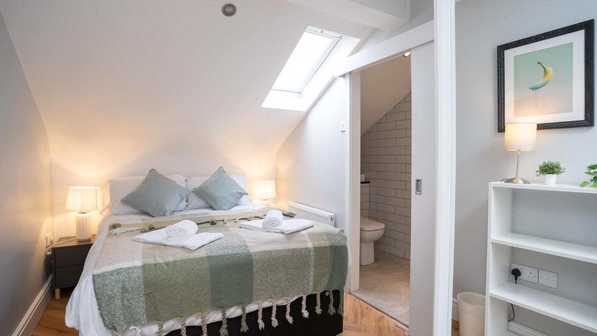 2 Bdr & 1 Bdr Apartments At Queens Uni By Belfast City Breaks Oda fotoğraf